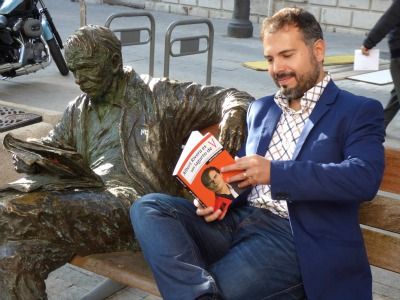 Presentan el libro ‘Albert Rivera es un lagarto de V’