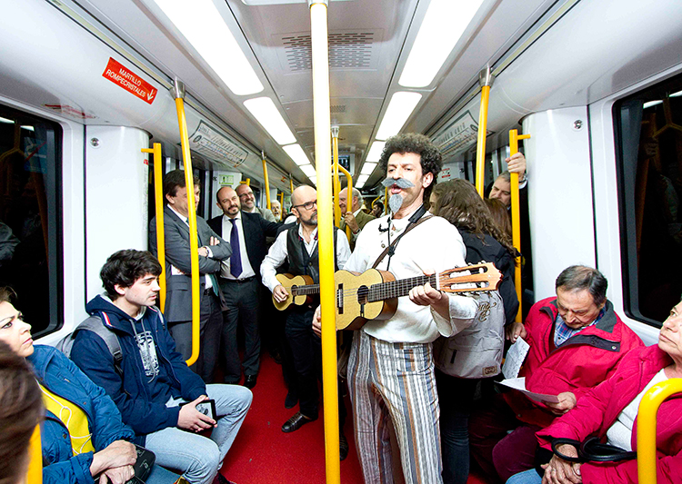 Metro de Madrid homenajea a Cervantes con representaciones teatrales en trenes y estaciones