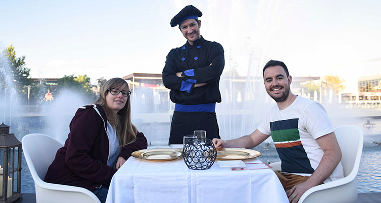 Parquesur sorprende a sus clientes con cenas para dos sobre el agua de El Lago