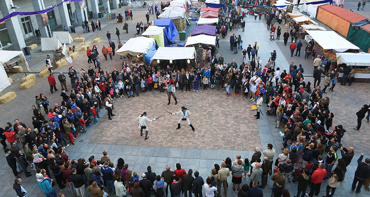 11.000 vecinos y vecinas visitaron el Mercado Goyesco de la Plaza Mayor