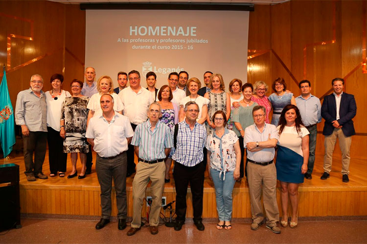 El Ayuntamiento de Leganés homenajea a los maestros que se jubilan este curso