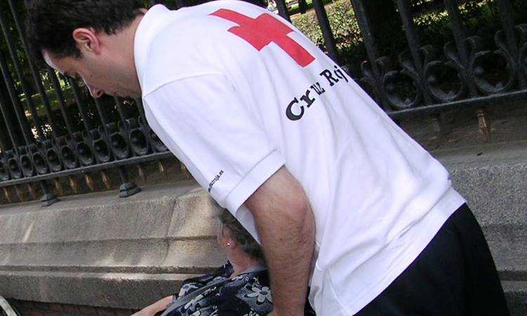 Más de 100 personas voluntarias acompañarán a mayores para que puedan ejercer su derecho al voto