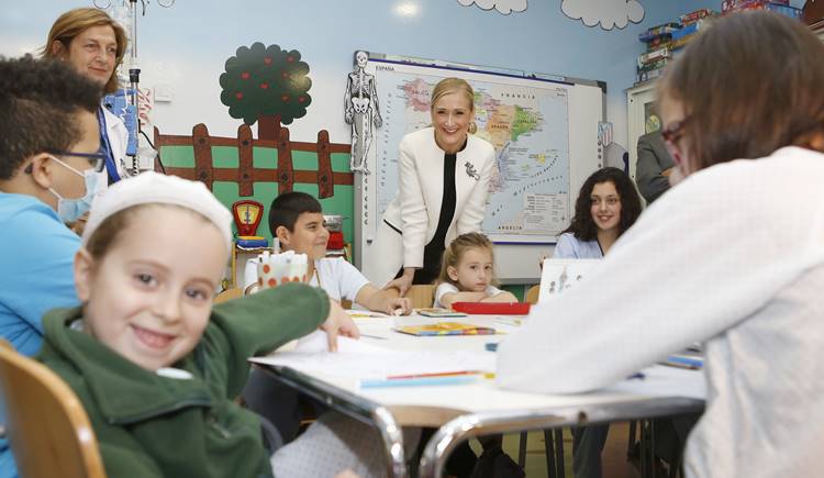 Comunidad de Madrid  atiende a casi 7.000 alumnos en los  colegios de los hospitales públicos