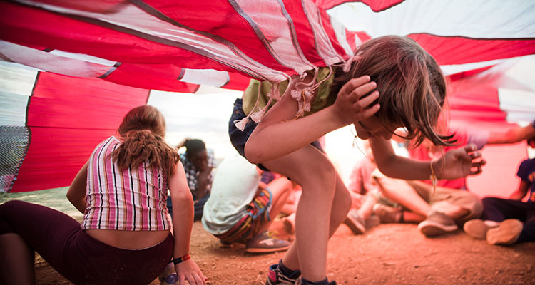 Más de 1.650 niños en riesgo de pobreza o exclusión participan en los campamentos de Save the Children