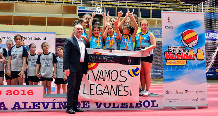 Las alevines del Club Voleibol Leganés, terceras de España