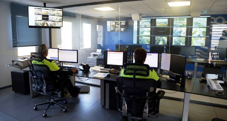 Policía Local comienza a impartir charlas de circulación a los motoristas que realizan repartos