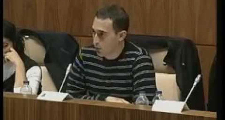 Adrián Sánchez, número 3 de Leganemos, entrega su acta de concejal y deja la política