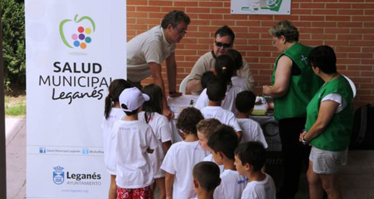Leganés inicia una campaña de prevención del cáncer de piel en las piscinas