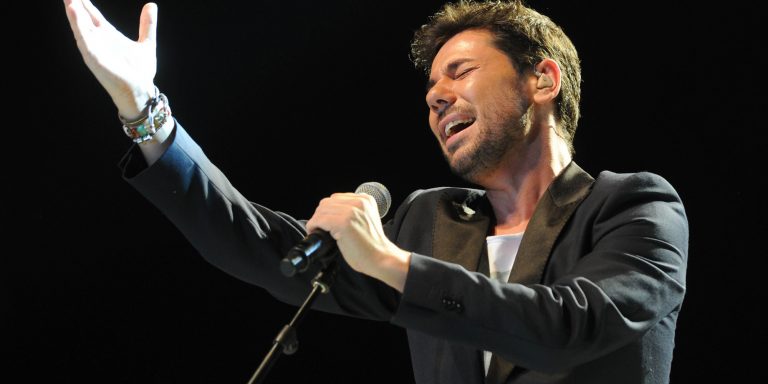 Miguel Poveda se sube al tablao del teatro Egaleo