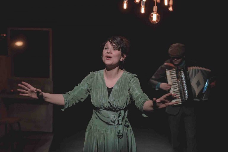 Descubre a Edith Piaf en ‘Taxidermia de un Gorrión’