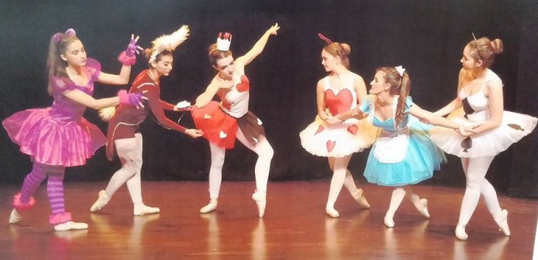 La Compañía de Danza municipal presenta ‘Alicia en el País de las Maravillas’