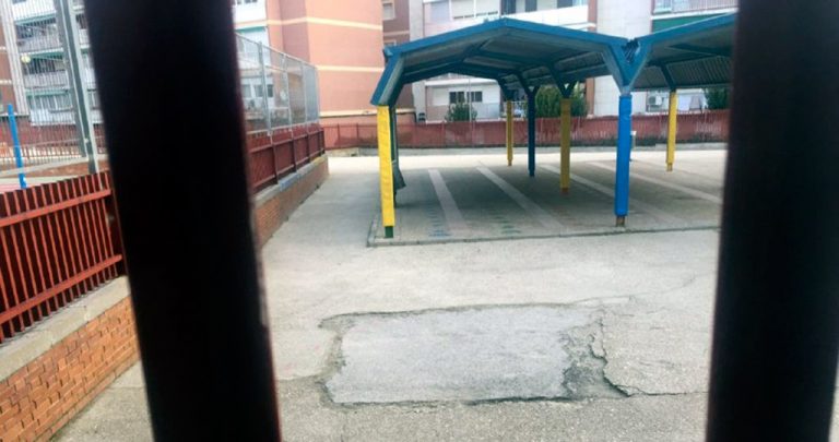 Denuncian falta de mantenimiento en el CEIP Víctor Pradera