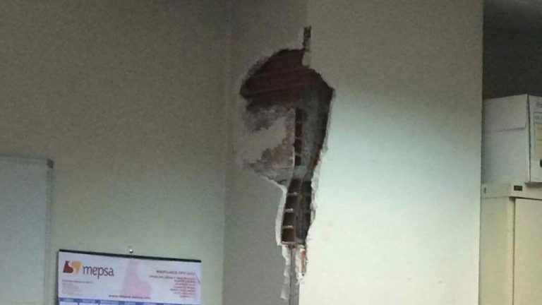 Desprendimiento de cascotes de la pared en los Juzgados de Leganés