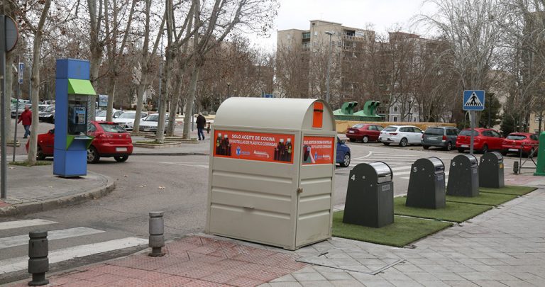 El Ayuntamiento instala diez nuevos contenedores de aceite usado para llegar a todos los barrios