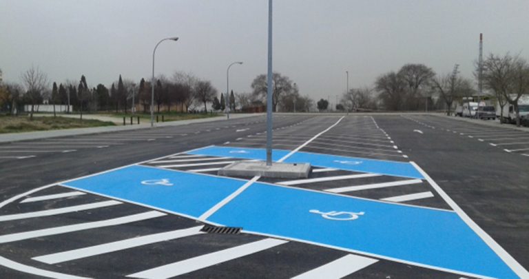 El Ayuntamiento repara el aparcamiento de 4.200 metros cuadrados situado en la calle Chile