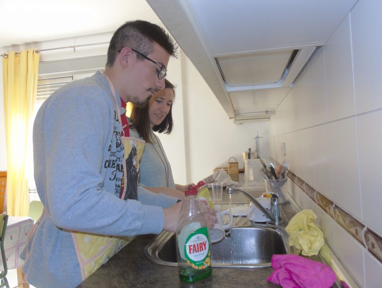 Esfera ofrece un programa de apoyo para la vida independiente en el hogar