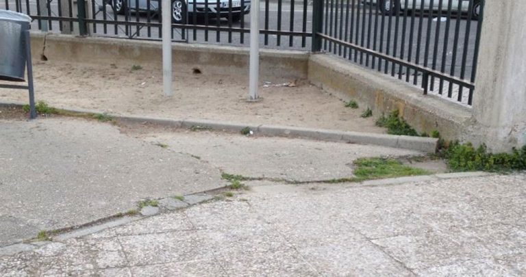 Los padres del CEIP Pérez Galdós denuncian el «lamentable» estado del centro a través de ULEG