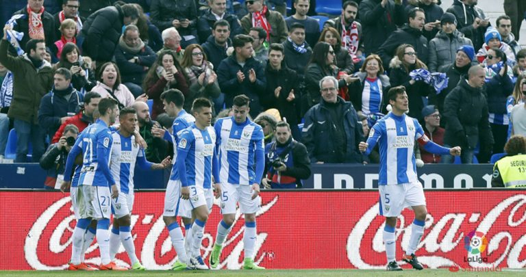 Un solitario gol de Darwin Machís doblega al Granada y acerca la permanencia