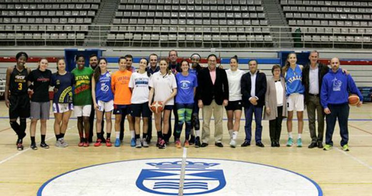 El alcalde y la concejala de Deportes felicitan a las jugadoras del Baloncesto Leganés tras clasificarse para la fase de ascenso