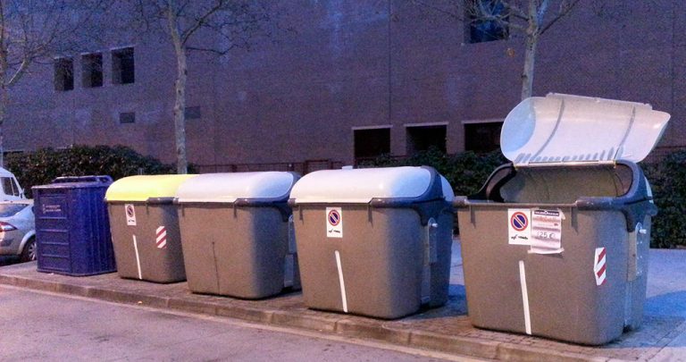 ULEG exige un pedal de apertura en los nuevos  contenedores de basura de Leganés
