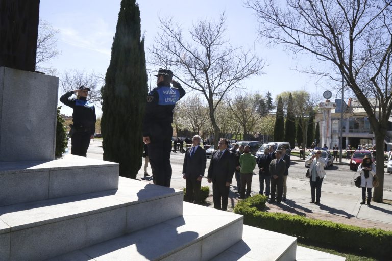 Leganés recuerda a las víctimas del 11M y al GEO fallecido en el piso de Leganés Norte en 2004