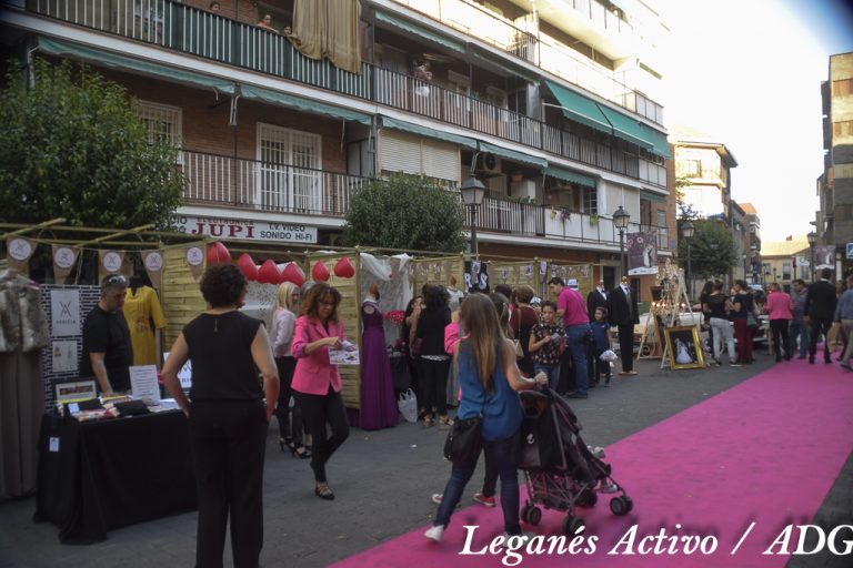 Elegancia y glamour desfilan en las calles del centro de Leganés