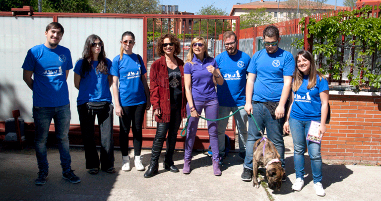Alejandra Botto y Vicky Larraz apoyan la Campaña de Adopción Canina de Leganés