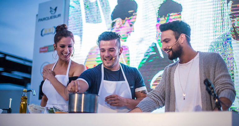 Jesús Castro, Mar Saura y Carlos Maldonado inaugura la temporada de primavera-verano de ‘El Lago’ Parquesur