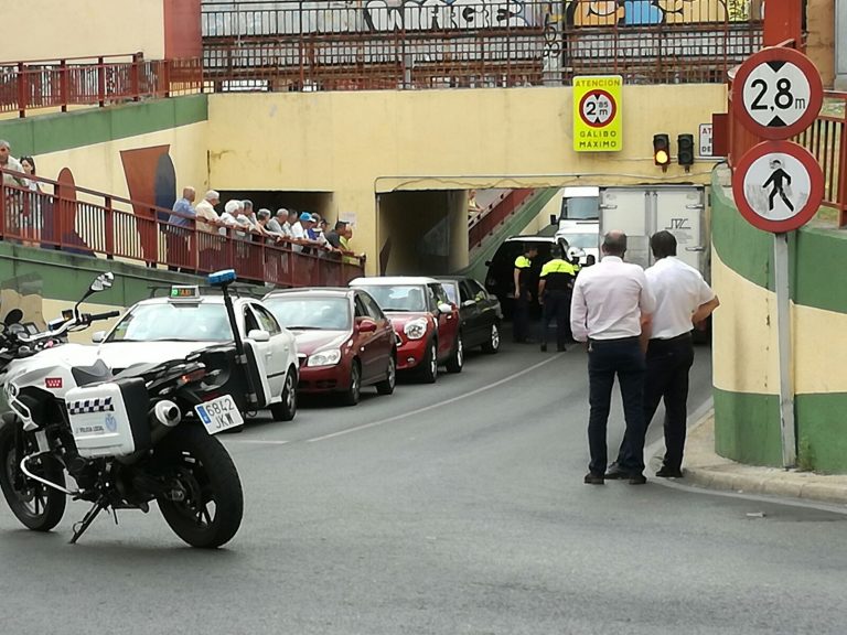 El puente ‘traga-camiones’ vuelve de nuevo