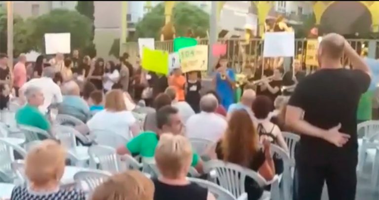 Alumnos de trompeta de la Escuela Conservatorio de Leganés protestan por la falta de profesor