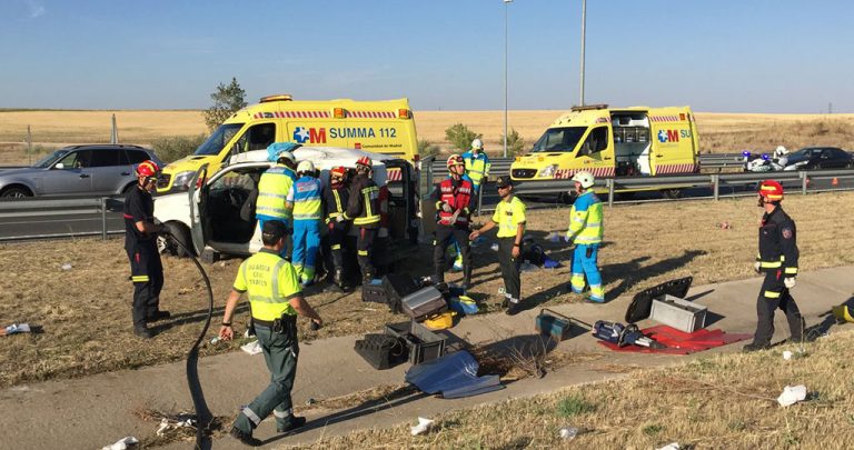Cinco mujeres heridas al volcar la furgoneta en la que viajaban en la M-50
