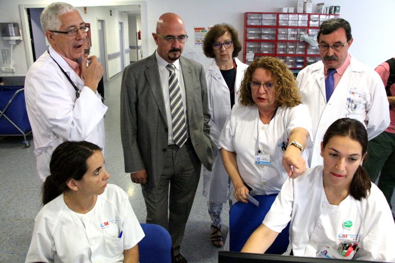 Los pacientes renales del Severo Ochoa ya pueden controlar su diálisis con una tarjeta