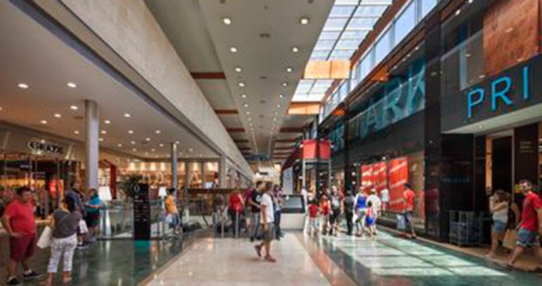 Parquesur recoge casi 5 toneladas de ropa usada con fines sociales