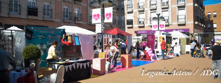 Leganés se casa engalana la Plaza Ventura Rodriguez con decenas de stands de comercios nupciales