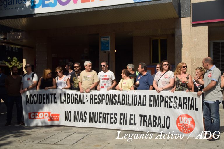 Un minuto de silencio por el trabajador fallecido en un accidente laboral