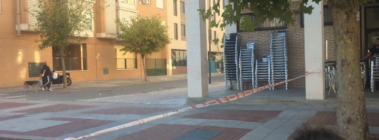 Parte de una cornisa se desprende de un edificio de Arroyo Culebro