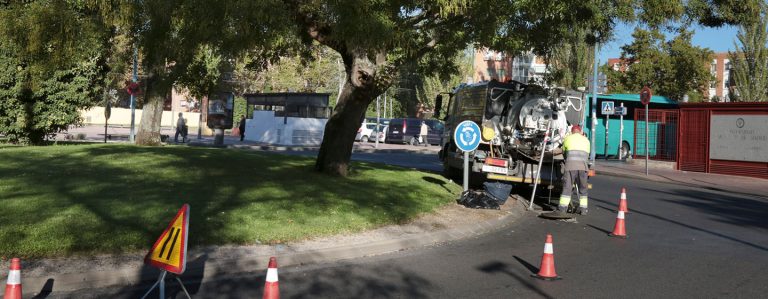 Se pone en marcha la poda y limpieza de saneamientos en Leganés