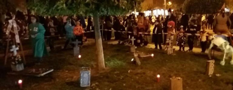 Arroyo Culebro reivindica su centro de salud conquistado por los zombies en Halloween