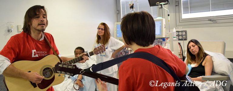 Pol 3.14 acude con ‘Música en vena’ a amenizar a los pacientes del Hospital Severo Ochoa