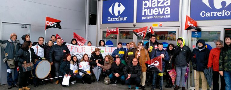 Carrefour rescinde los servicios de Servimil sin otorgar carta de despido a sus trabajadoras