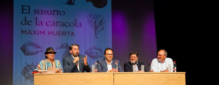 El periodista y escritor Màxim Huerta participa en un libro-fórum con más de 400 estudiantes de la Universidad Popular de Leganés