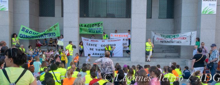 Más de 500 personas y 11 colegios e institutos salen a la calle por los problemas en los colegios de Leganés