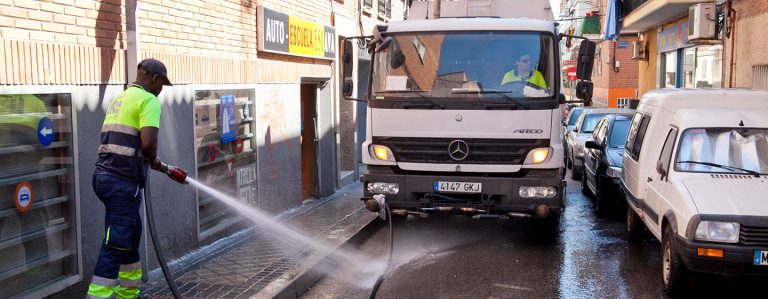 Leganés pone en marcha en La Fortuna un intenso programa de baldeo de calles