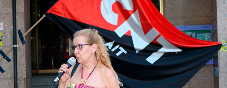 Camareras de hotel se concentran en Leganés contra los despidos