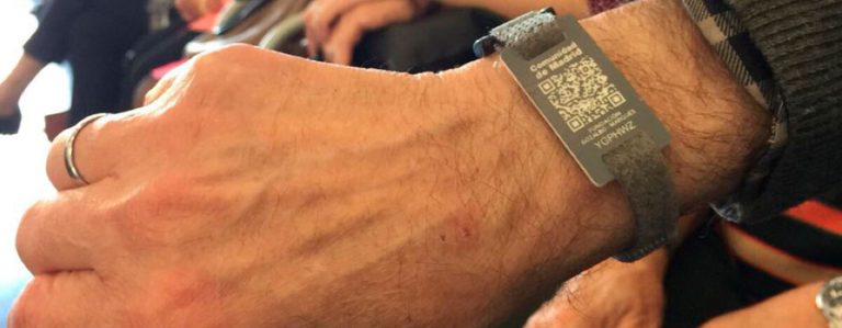 Leganés aprueba por unanimidad facilitar pulseras de emergencia a mayores con demencia y Alzheimer