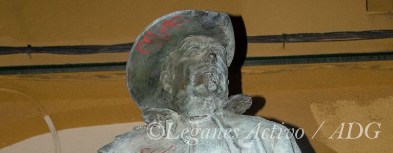 Fotonoticia: La estatua de Juan Muñoz, víctima de vandalismo