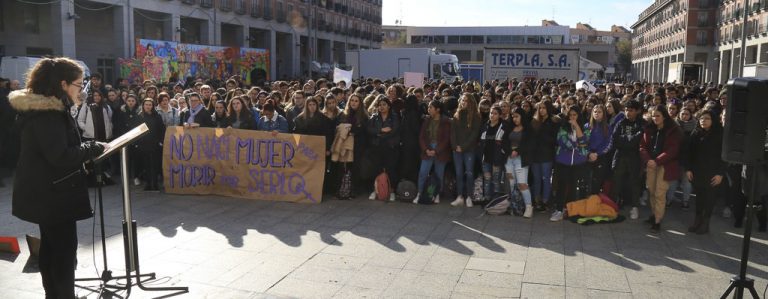 Estudiantes de secundaria salen a la calle para gritar contra la violencia machista en Leganés