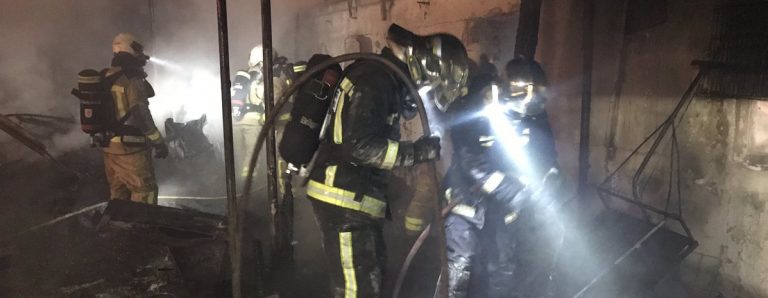 Un incendio afecta a tres infraviviendas en Arroyo Butarque en Leganés