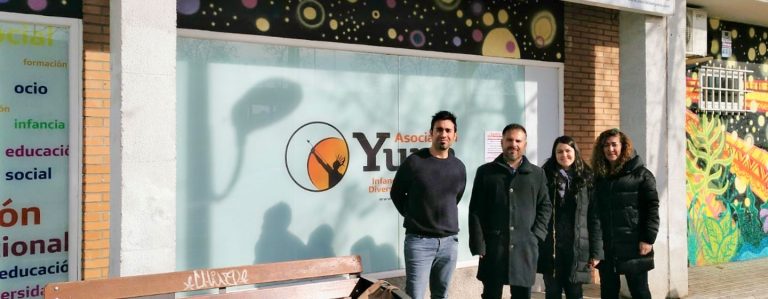 ULEG dona un centenar de libros y DVD’s a la Asociación Yuna dentro del “Proyecto Leganés”