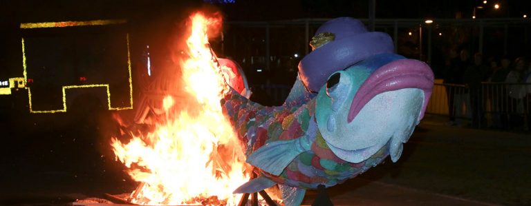 La lluvia pospone la incineración de la sardina en La Fortuna y la comparsa de la Casa de Extramadura conquista
